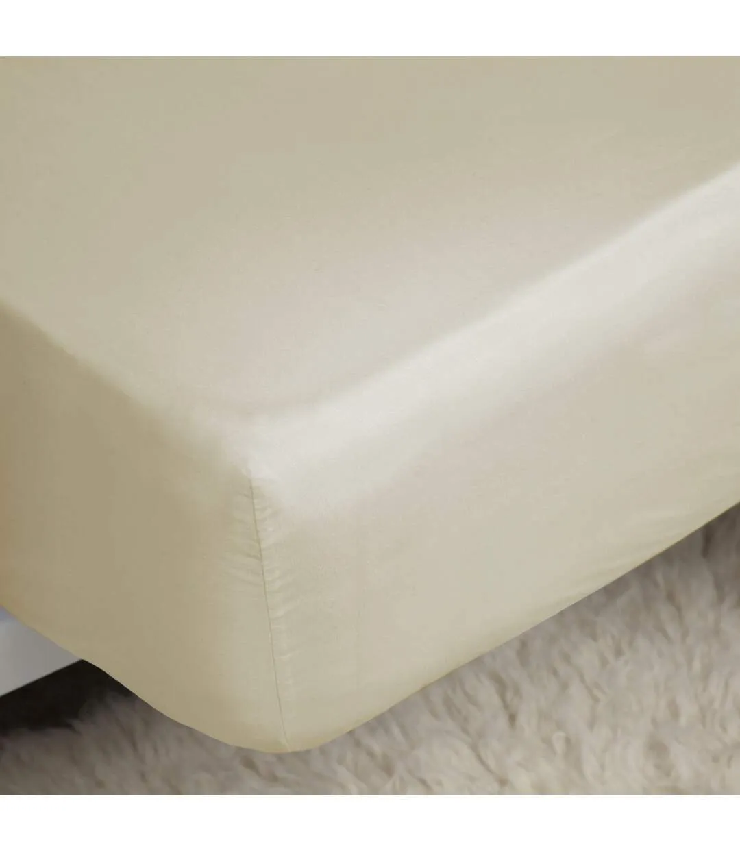 Easycare percale fitted sheet cream Belledorm