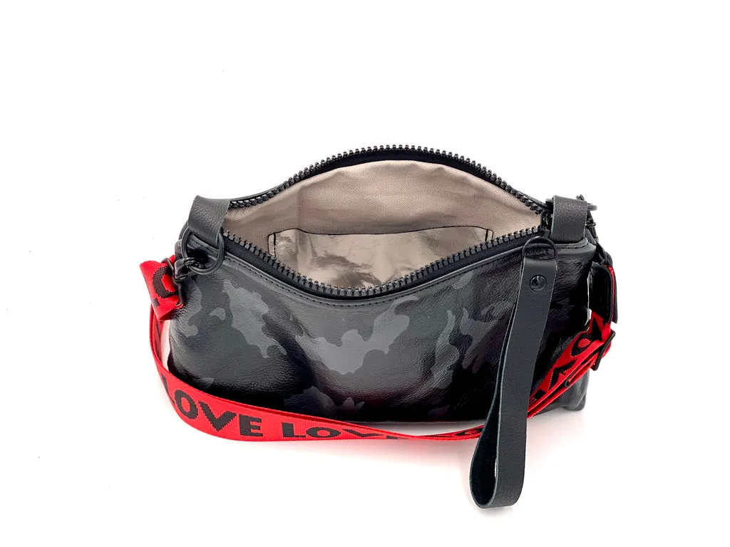 Nancy Wrislet/Crossbody Black Camo With Love Strap