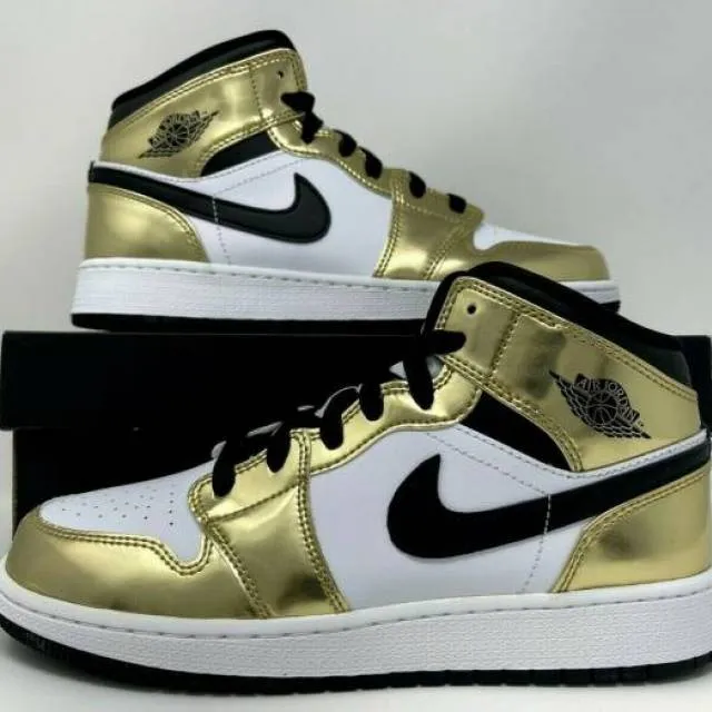 Nike Air Jordan Retro I 1 Mid SE Metallic Gold Black Whi...