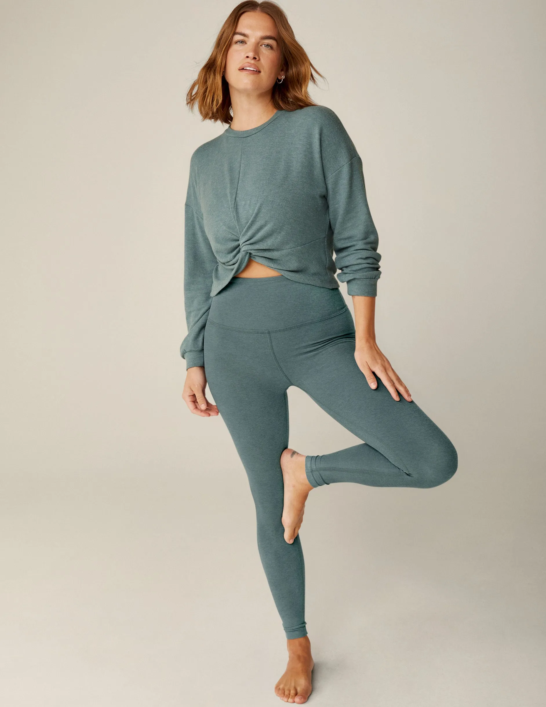 Turn Inward Front Twist Cropped Pullover